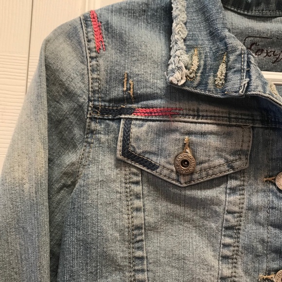 Foxy Jeans Cropped Distressed Denim Jean Jacket - Picture 4 of 10
